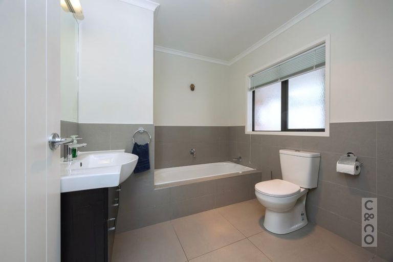 Photo of property in 42 Gilbransen Road, Kumeu, 0810