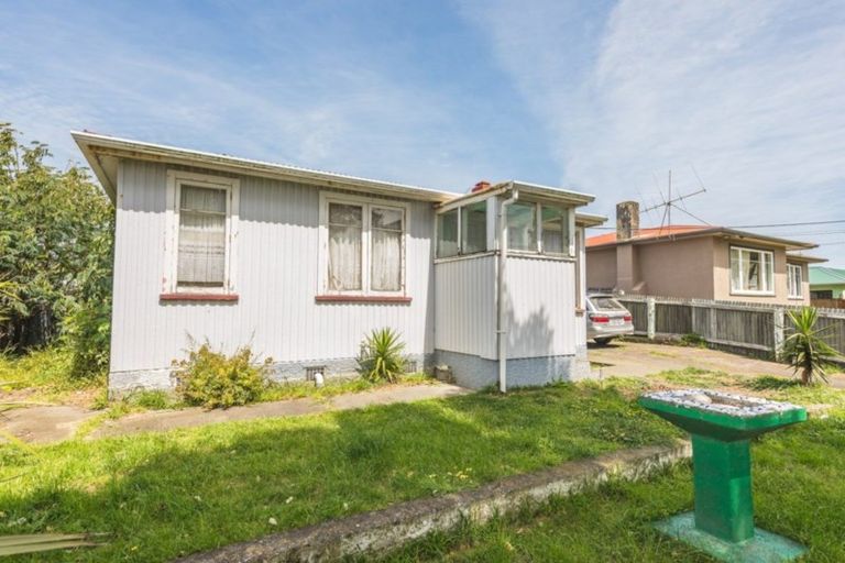 Photo of property in 70 Manuka Street, Castlecliff, Whanganui, 4501