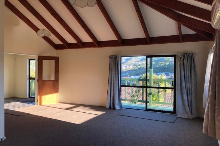 Photo of property in 10 Tullamore Way, Johnsonville, Wellington, 6037