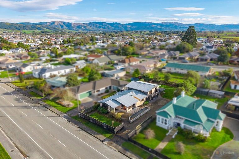 Photo of property in 12 Timaru Road, Waimate, 7924