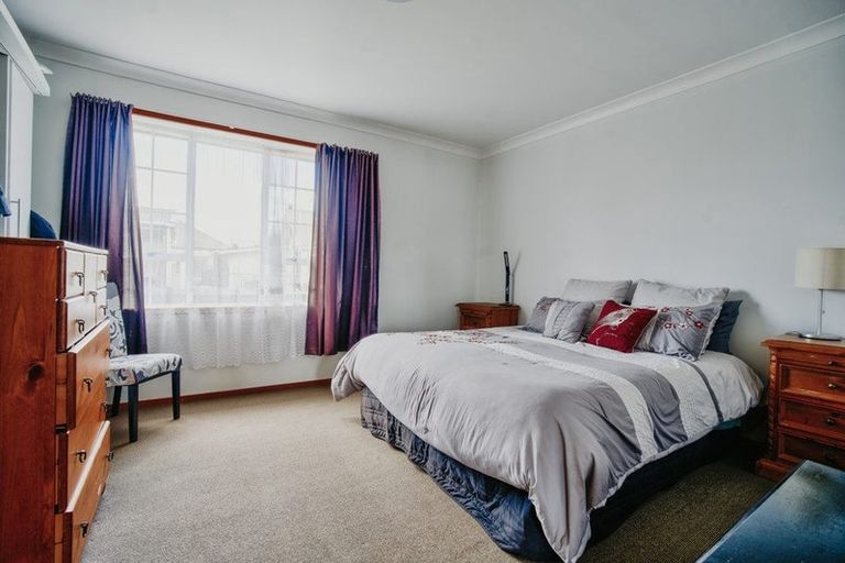 Photo of property in 18 Johnson Street, Milton, 9220