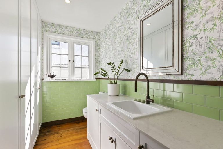 Photo of property in 43 Pirie Street, Mount Victoria, Wellington, 6011