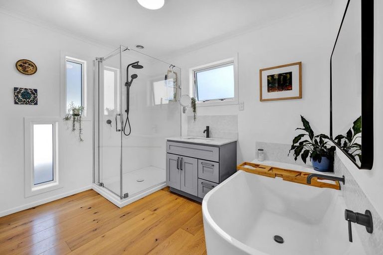 Photo of property in 17 Linda Street, Oakura, 4314