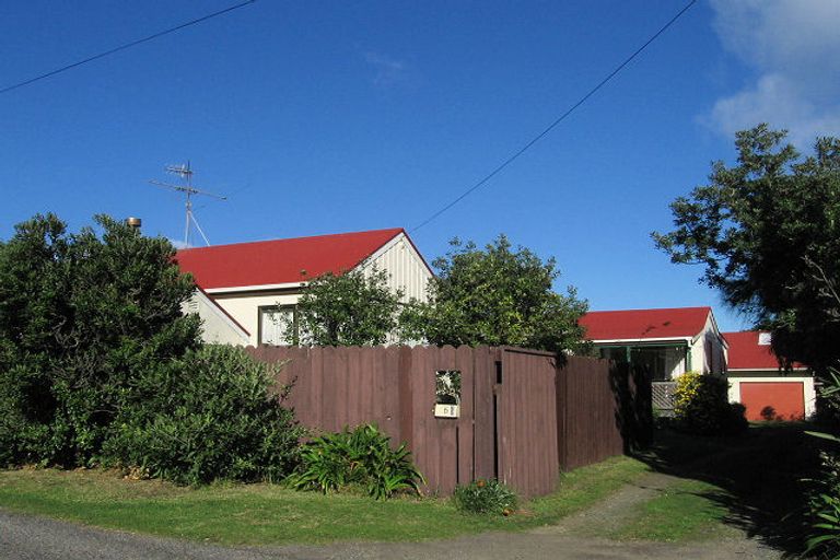 Photo of property in 6 Hona Street, Waikanae Beach, Waikanae, 5036