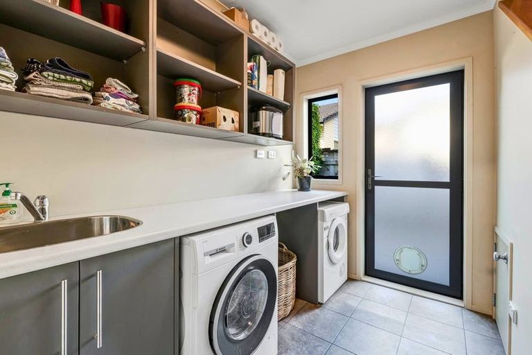 Photo of property in 13 Seagate Place, Red Beach, 0932