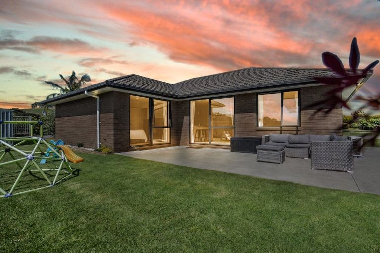 Photo of property in 4 Mooring Close, Haruru, 0204