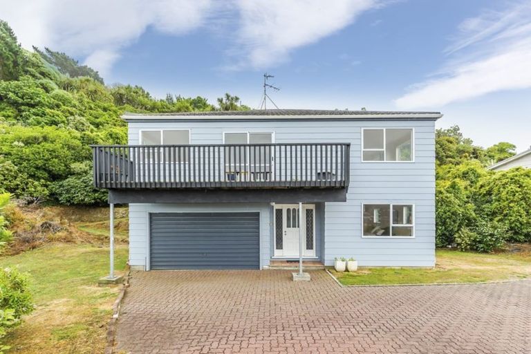 Photo of property in 1 Chequers Way, Crofton Downs, Wellington, 6035