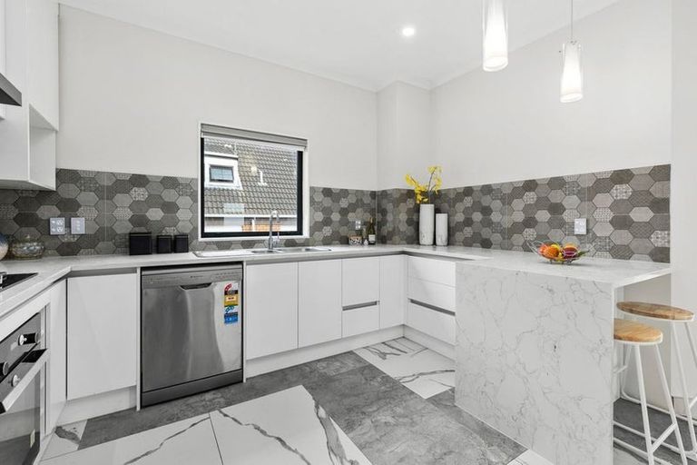 Photo of property in 4225b Great North Road, Glendene, Auckland, 0602