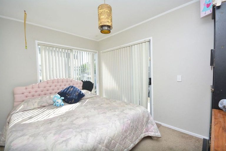 Photo of property in 2 Sunlands Drive, Manurewa, Auckland, 2102