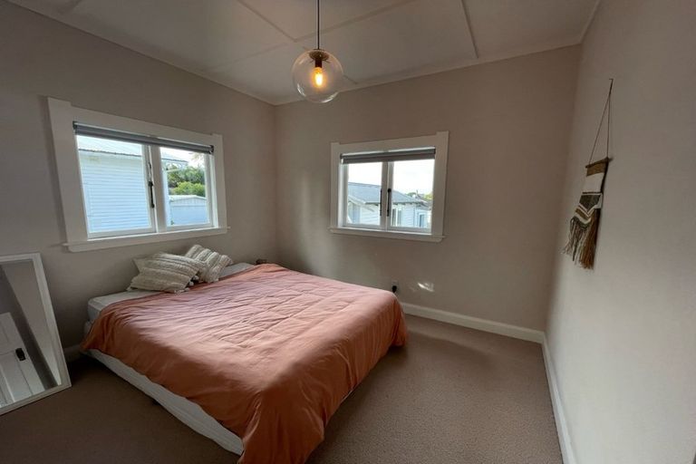 Photo of property in 20 Alberta Street, Point Chevalier, Auckland, 1022