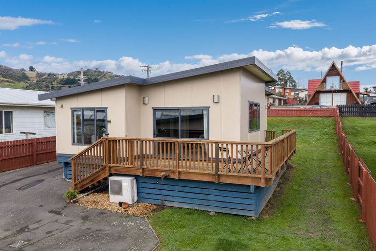 Photo of property in 3 Clariton Avenue, Green Island, Dunedin, 9018