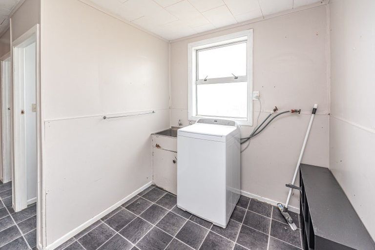 Photo of property in 30 Weraroa Road, Waverley, 4510