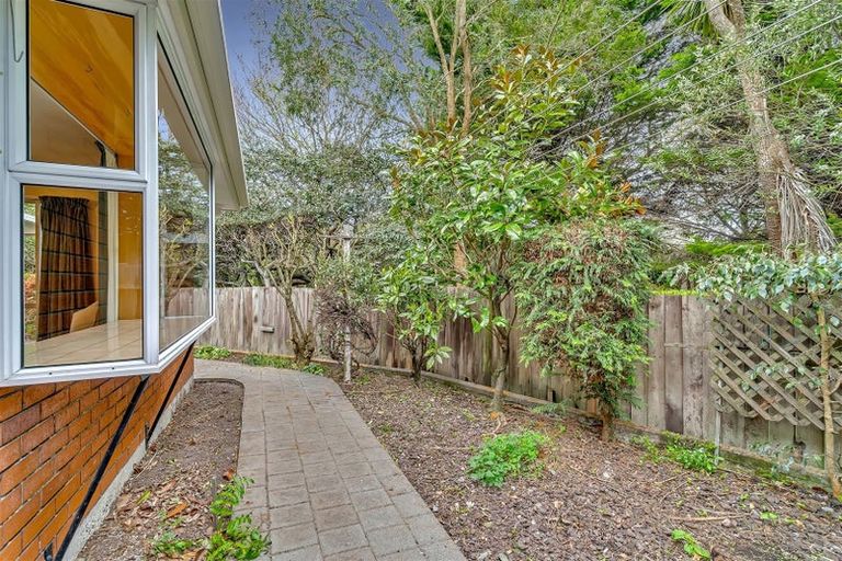Photo of property in 1/216 Grahams Road, Burnside, Christchurch, 8053