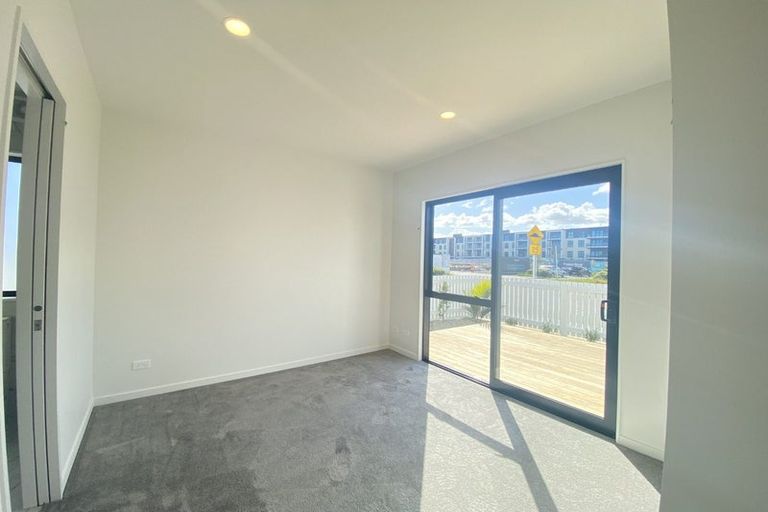 Photo of property in 1 Green Bamboo Road, Hobsonville, Auckland, 0616