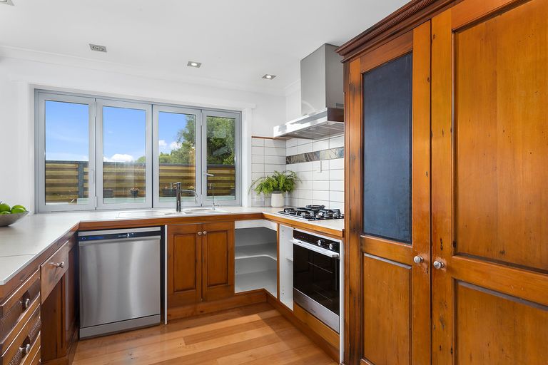 Photo of property in 14 Bewley Avenue, Macandrew Bay, Dunedin, 9014