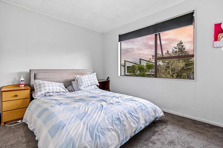 Photo of property in 6 Crosby Road, West Harbour, Auckland, 0618