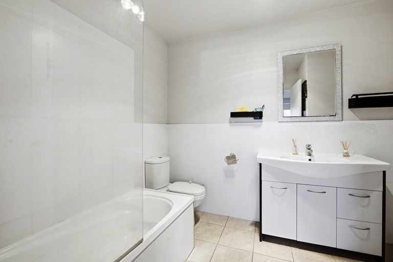 Photo of property in 9/12 Schnapper Rock Road, Schnapper Rock, Auckland, 0632