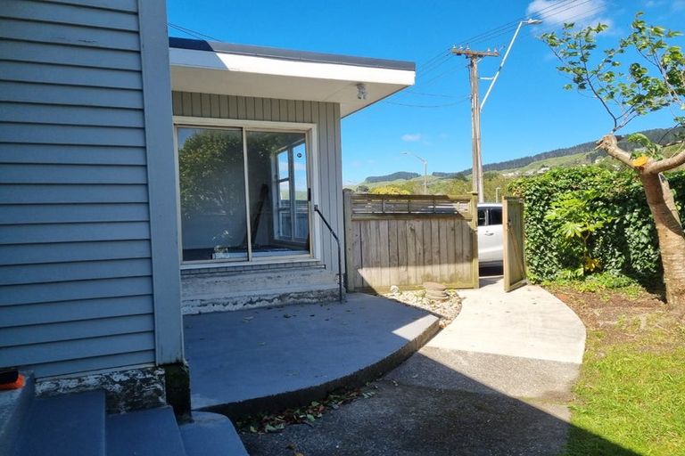 Photo of property in 34 Hinau Street, Tawa, Wellington, 5028