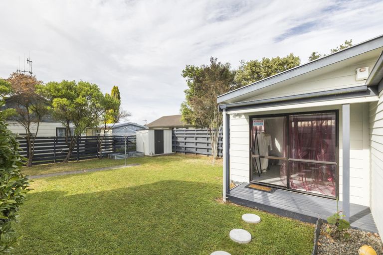 Photo of property in 6 Willowstream Grove, Cloverlea, Palmerston North, 4412