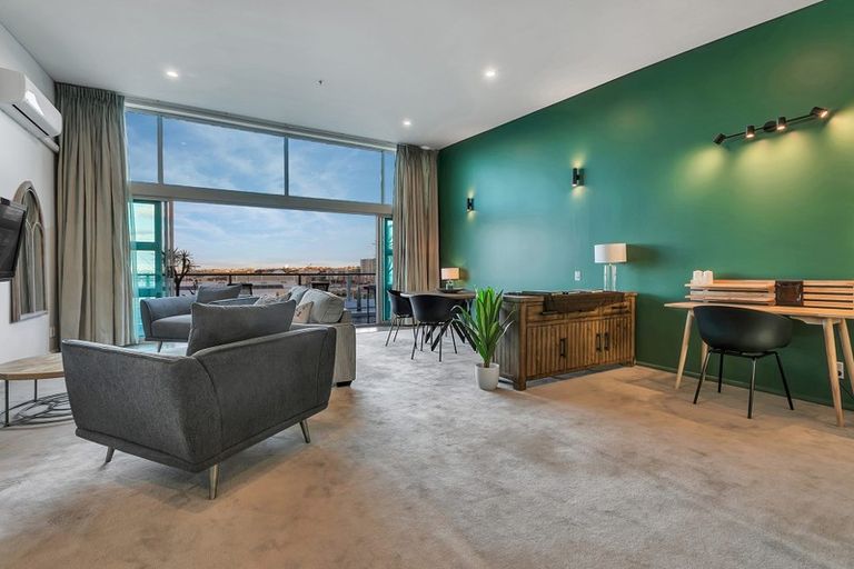 Photo of property in Shed 20 Princes Wharf Apartments, 48a/139 Quay Street, Auckland Central, Auckland, 1010