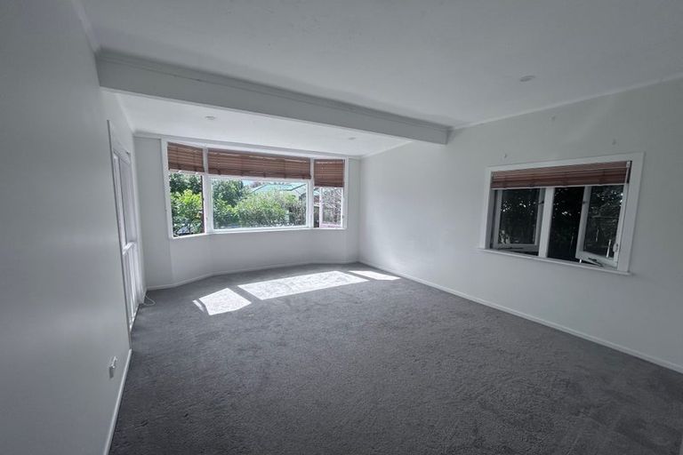 Photo of property in 45 Kingdale Road, Henderson, Auckland, 0610