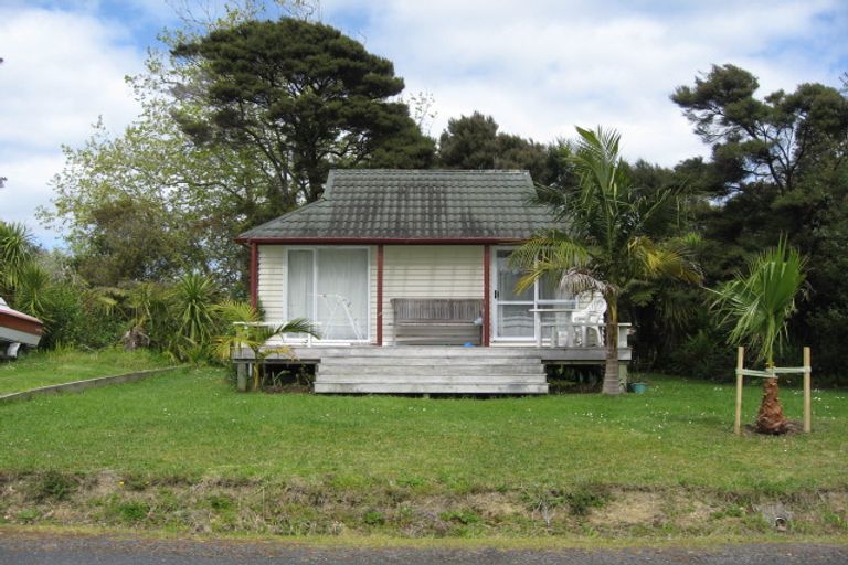 Photo of property in 61 Ferry Parade, Herald Island, Auckland, 0618