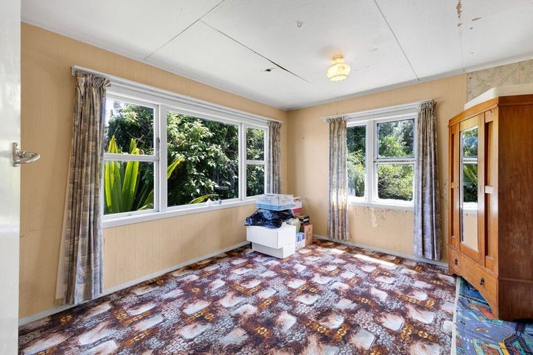 Photo of property in 40 Young Road, Opunake, 4682