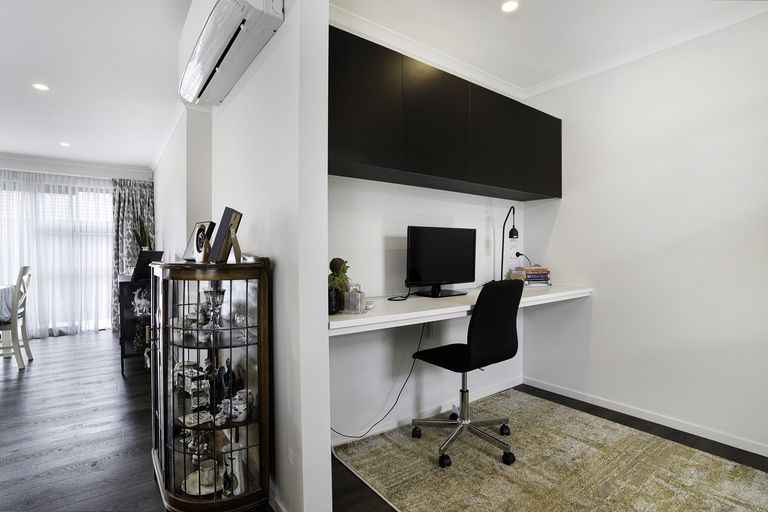 Photo of property in 15 Maple Grove, Kingston, Wellington, 6021