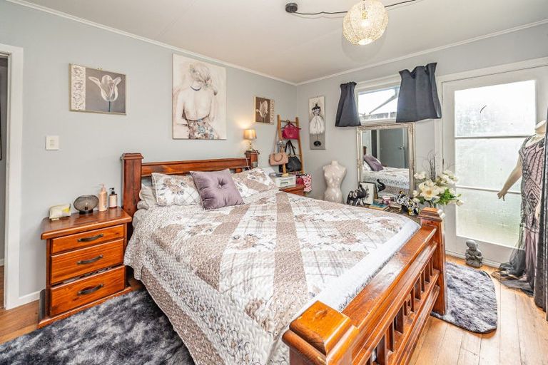 Photo of property in 64 Wikitoria Road, Putiki, Whanganui, 4501