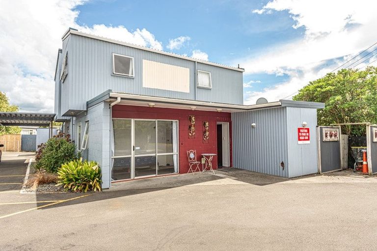 Photo of property in 1 Hurworth Place, College Estate, Whanganui, 4500