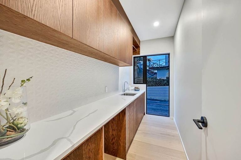 Photo of property in 47a Takutai Avenue, Half Moon Bay, Auckland, 2012