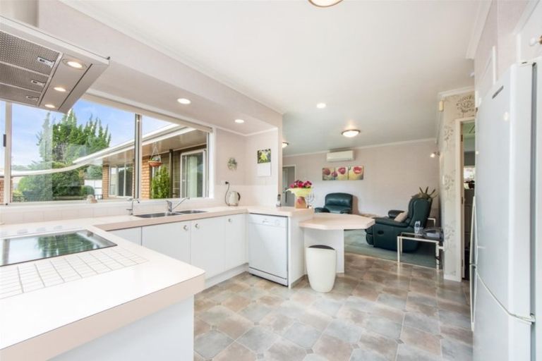 Photo of property in 2/35 Headcorn Place, Botany Downs, Auckland, 2010