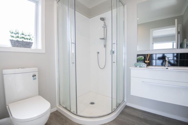 Photo of property in 3 Cessna Way, Newlands, Wellington, 6037