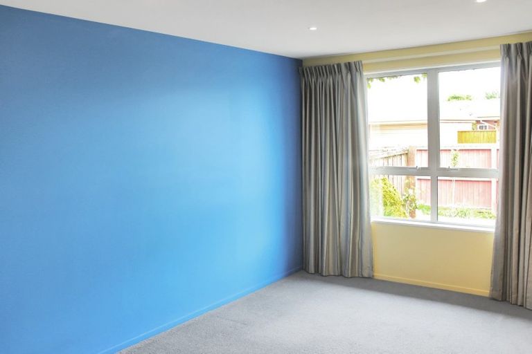 Photo of property in 2/39b Oakhampton Street, Hornby, Christchurch, 8042