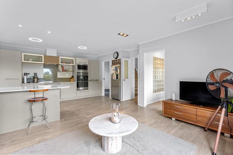 Photo of property in 140 Chelsea View Drive, Chatswood, Auckland, 0626