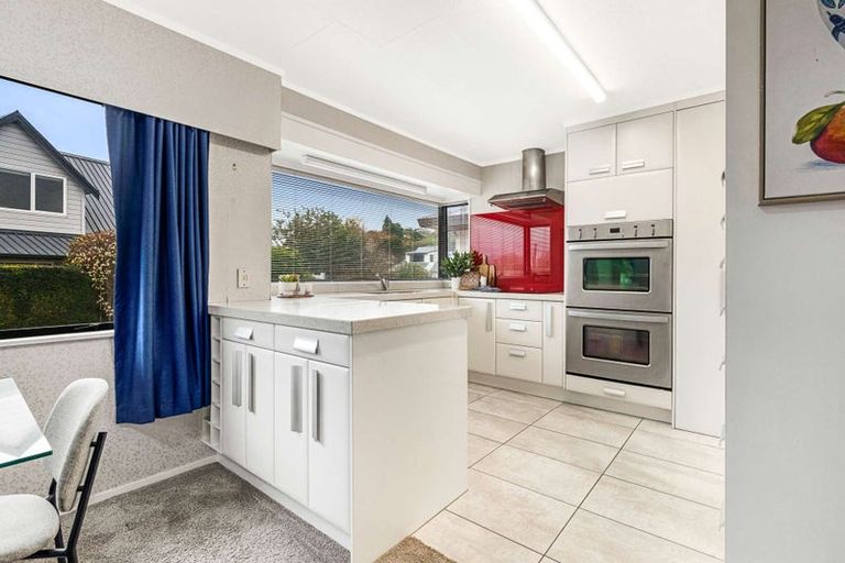 Photo of property in 10 Gemini Place, Kawaha Point, Rotorua, 3010