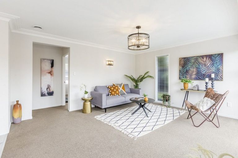 Photo of property in 2/4202a Great North Road, Glendene, Auckland, 0602