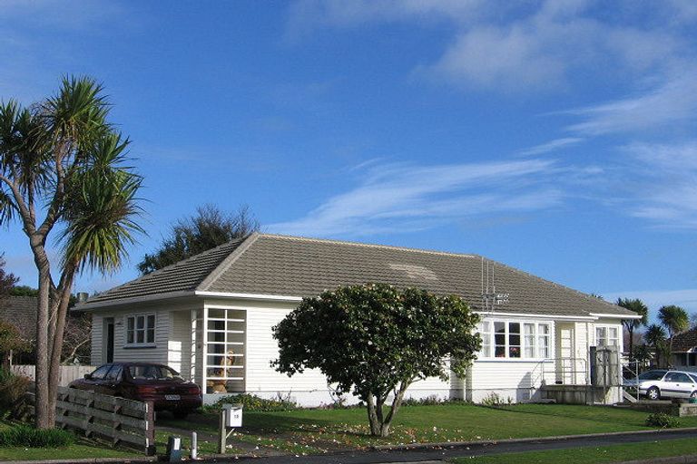 Photo of property in 15 Anderson Street, Hokowhitu, Palmerston North, 4410