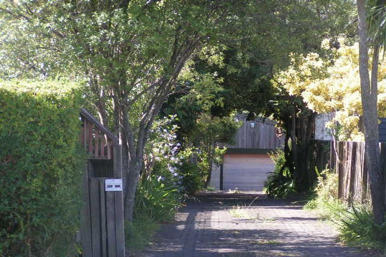 Photo of property in 10a Seaview Avenue, Northcote, Auckland, 0627