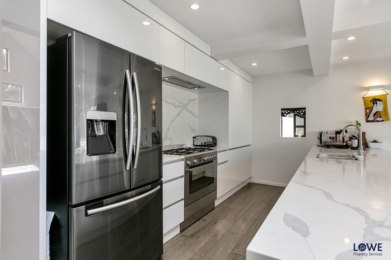 Photo of property in 480a Beach Road, Murrays Bay, Auckland, 0630