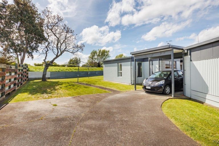 Photo of property in 9 Hollows Crescent, Takaro, Palmerston North, 4412