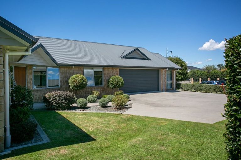 Photo of property in 8 Twin Willow Close, Cambridge, 3434