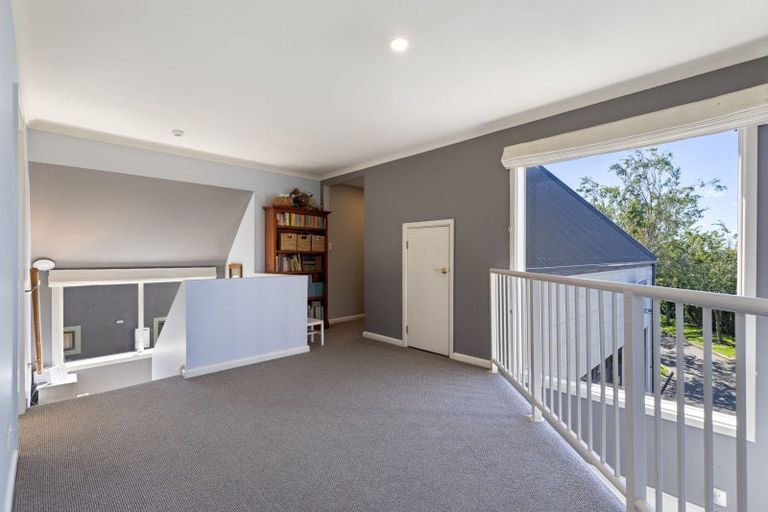 Photo of property in 33 Royal Oak Drive, Kelvin Grove, Palmerston North, 4414