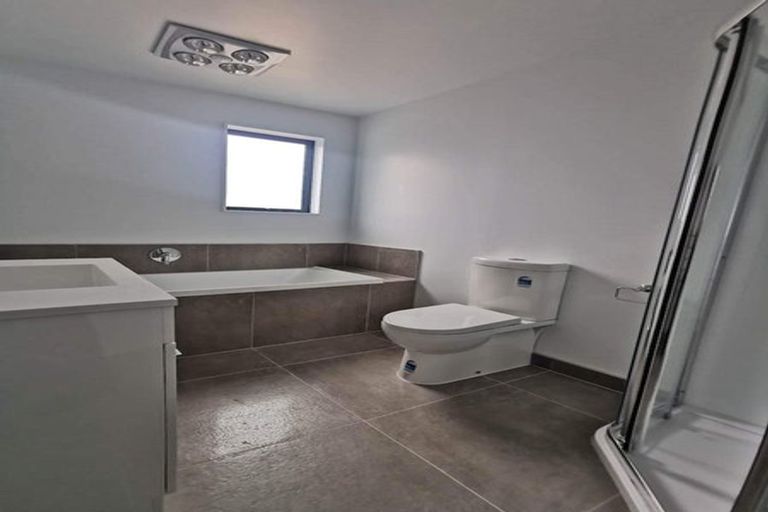 Photo of property in 22 Eileen Newey Place, Henderson, Auckland, 0612