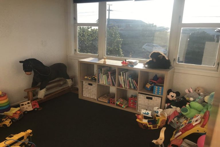 Photo of property in 18 Crownhill Street, Spotswood, New Plymouth, 4310