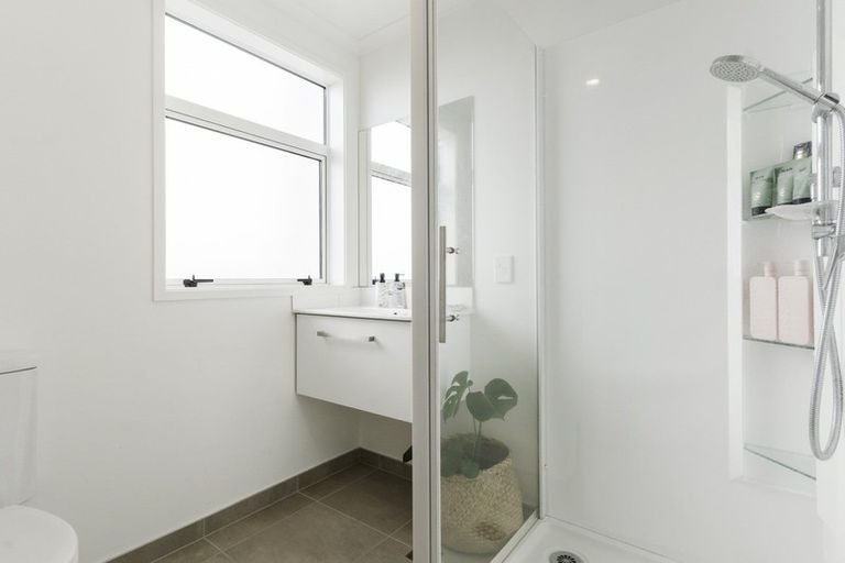 Photo of property in 25 Marine Parade, Hobsonville, Auckland, 0616