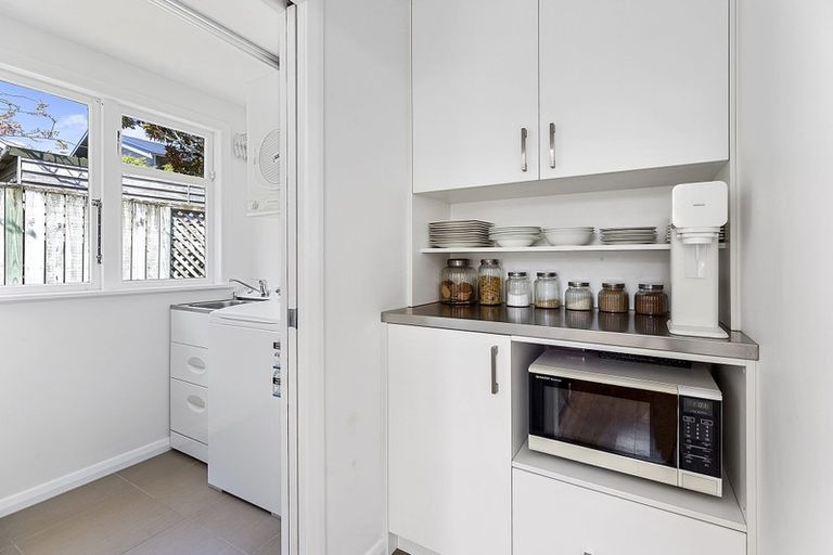 Photo of property in 23 Lucknow Terrace, Khandallah, Wellington, 6035