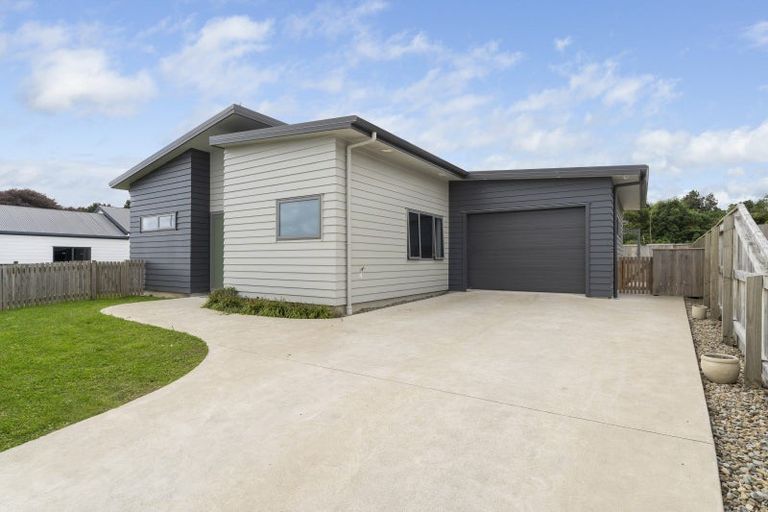 Photo of property in 3 Kingi Te Ahoaho Place, Otaki, 5512