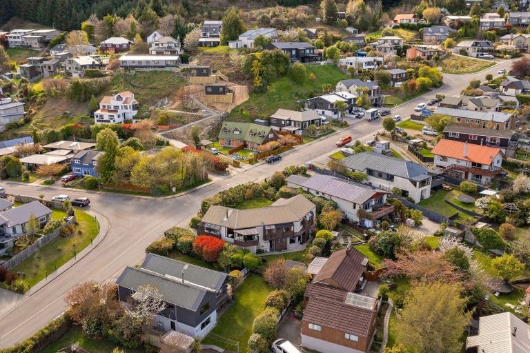 Photo of property in 9 Greenstone Place, Fernhill, Queenstown, 9300