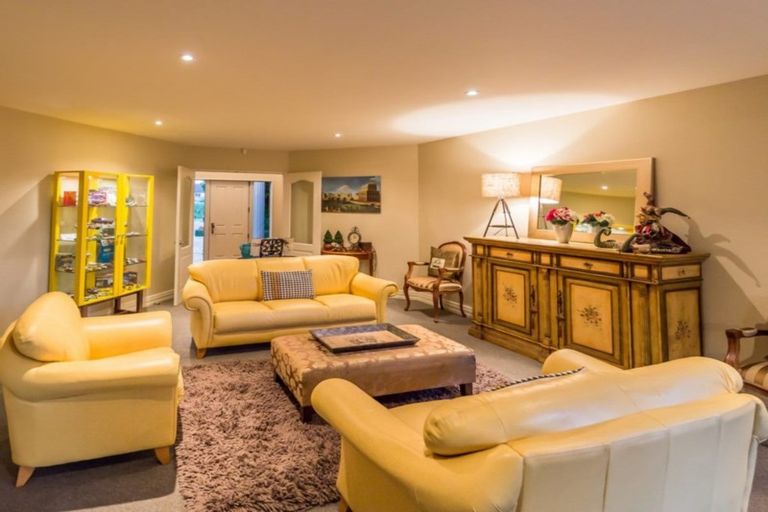 Photo of property in 6 Leabridge Mews, Harewood, Christchurch, 8051